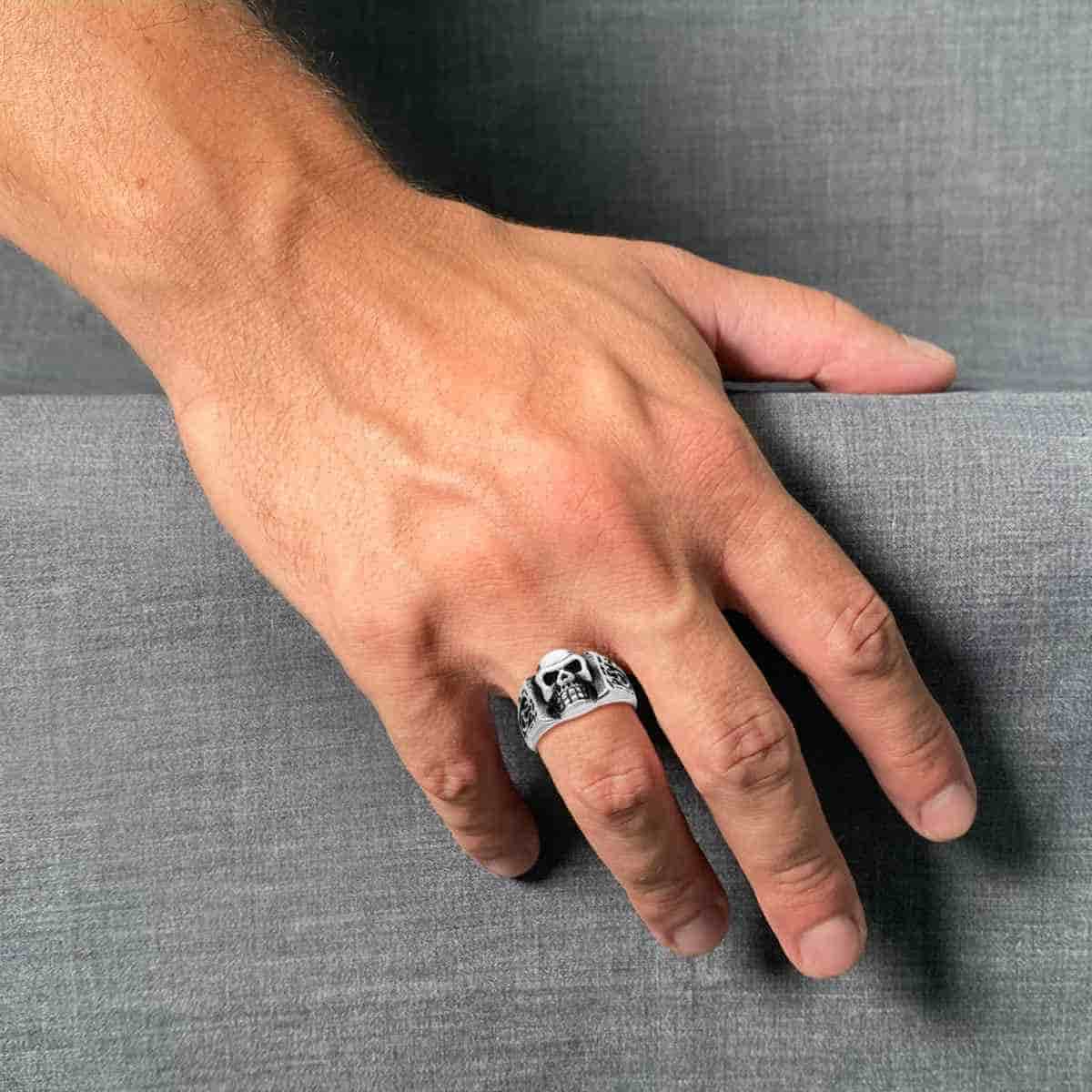 Anello uomo in acciaio teschio-2b Gioielli