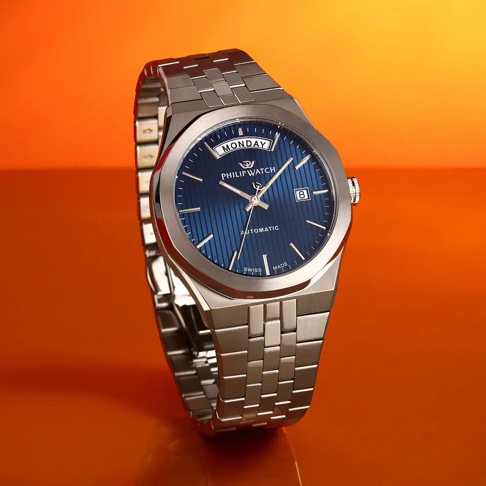 Philip Watch Windsurf R8223533003, fotografia ambientata su sfondo arancione