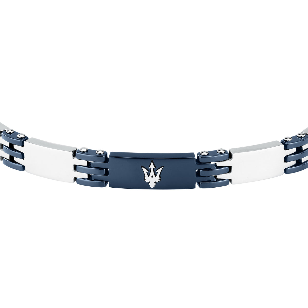 Bracciale Maserati JM426ATZ104: particolare della piastrina blu con Tridente argento e maglie chiare